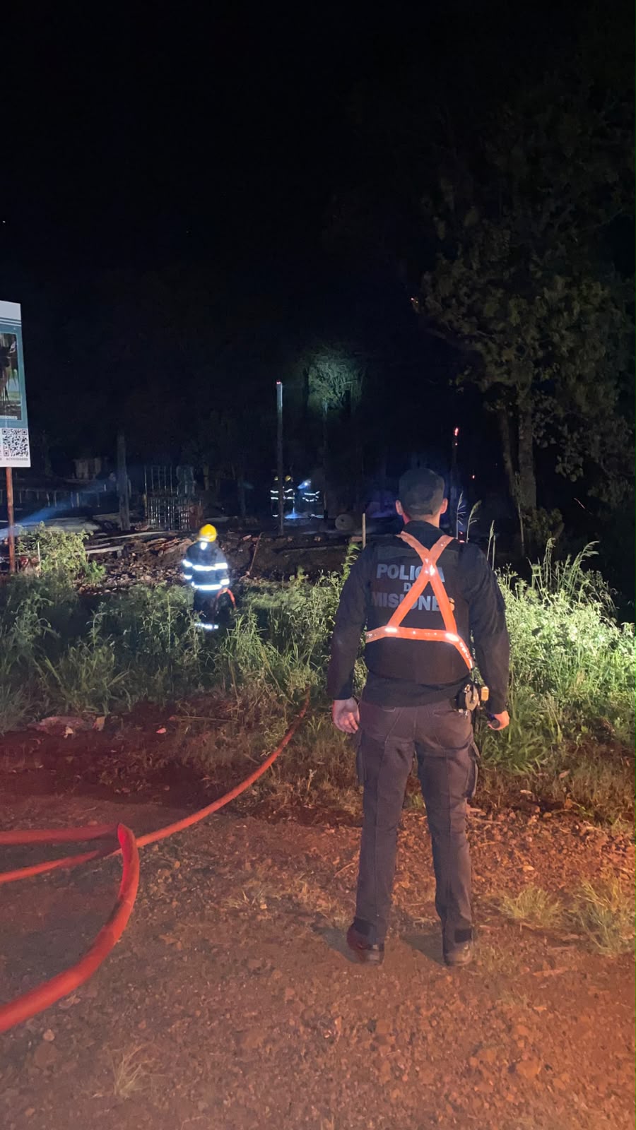 Una parrilla a leña habría originado el incendio que destruyó un galpón de fabricación de mates en El Soberbio 2